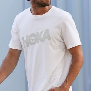 Hoka One ONE Men's Off White Branded T Shirt Size Large